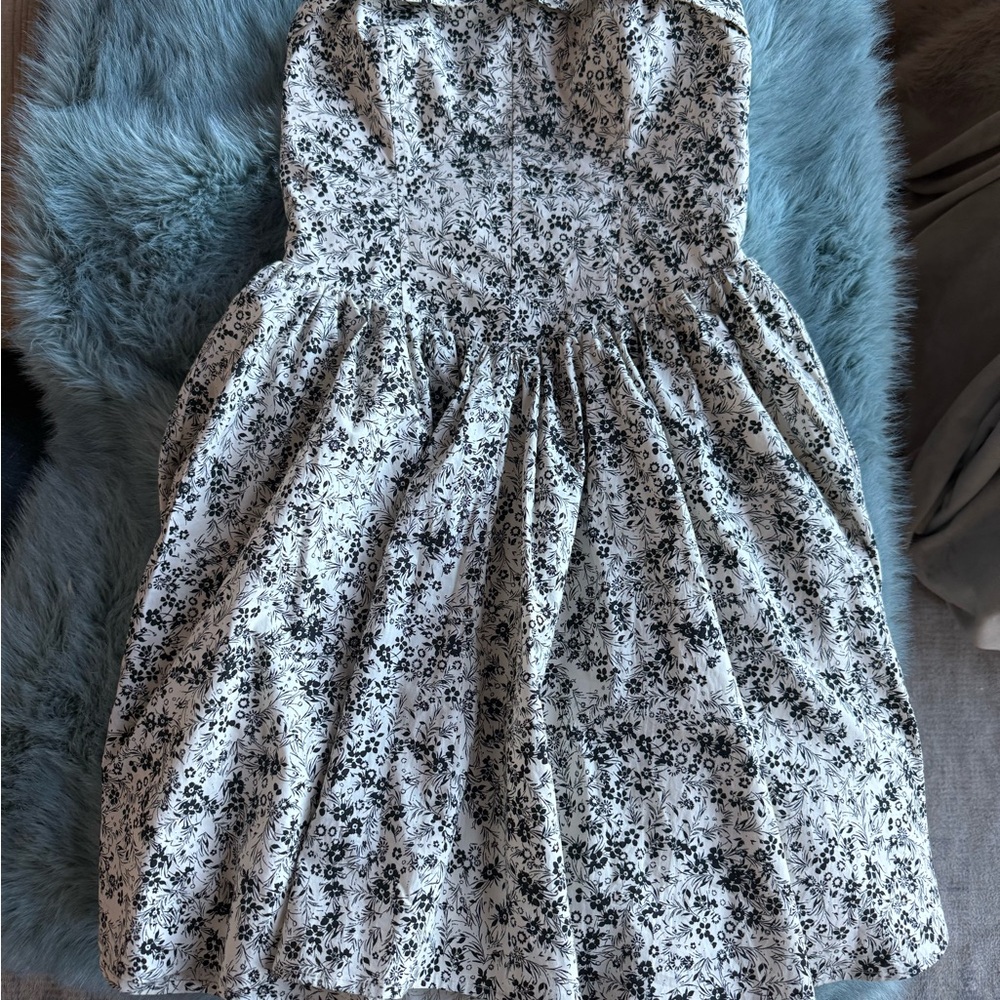 Adorable fit and flare Wayf Dress, brand new